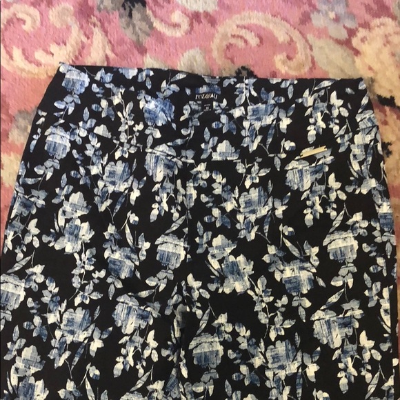 Paints - Picture 2 of 2